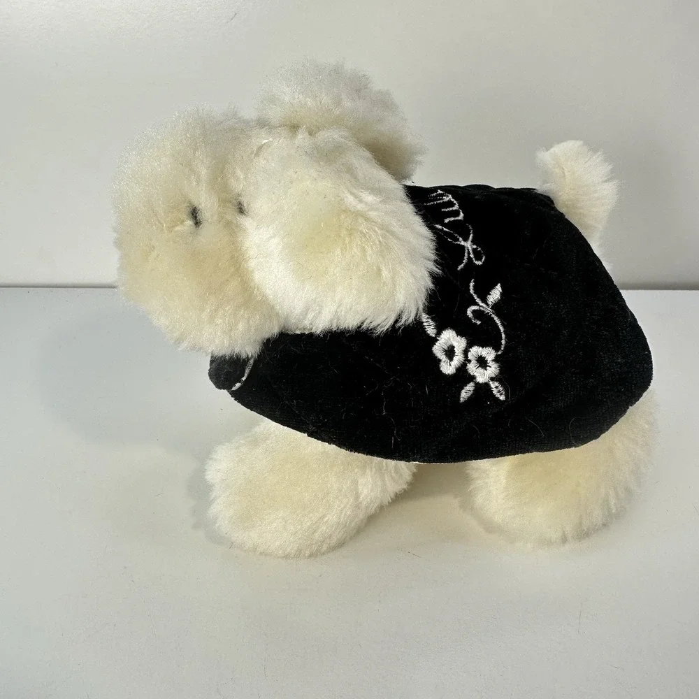 Vintage LuLu Macfluff Muffy Vanderbear Dog 1993  Black Cape Embroidered Name